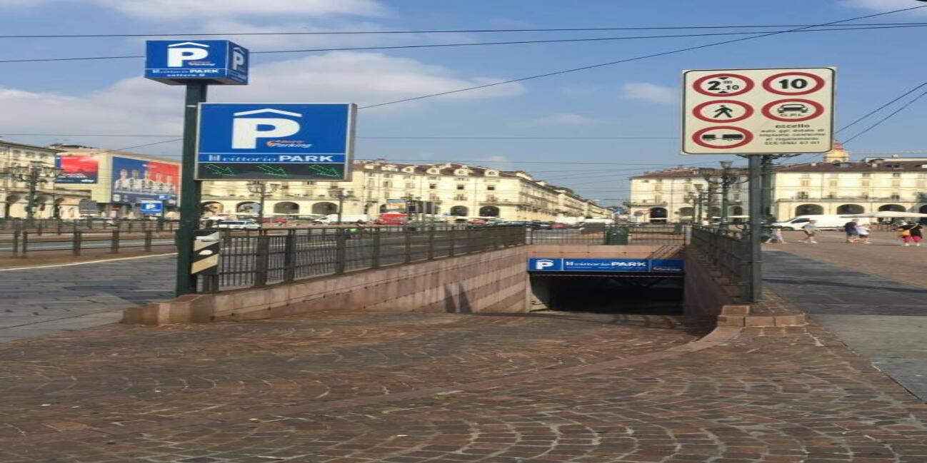 GARAGE 150 METERS FROM THE HOTEL